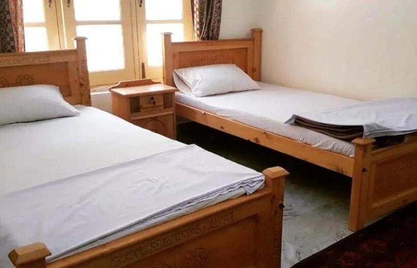 اتاق استاندارد با تخت بزرگ, Chitral Green Guest House