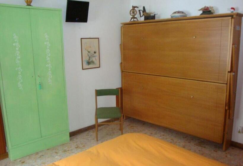 اتاق استاندارد سه نفره, B&b Villa Tina