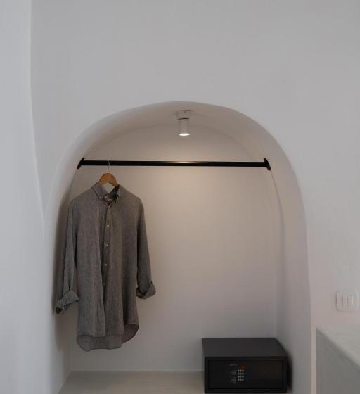 سوئیت با چشم‌انداز, Asha Luxury Suites