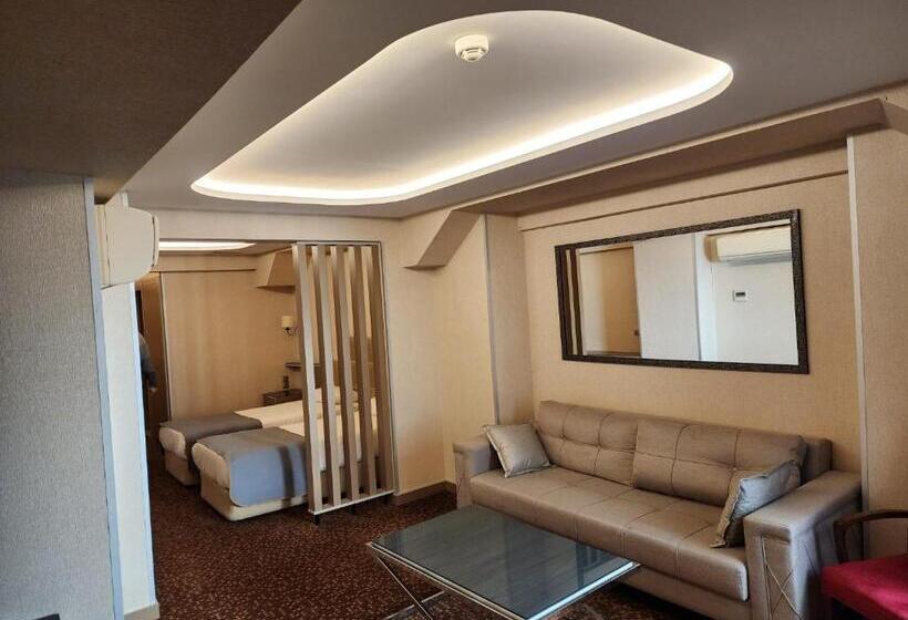 Chambre Familiale, Nanda