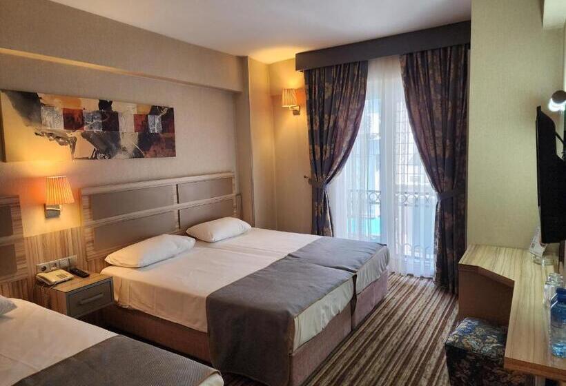Chambre Triple Standard, Nanda