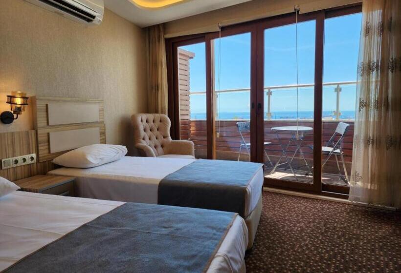 Chambre Familiale, Nanda