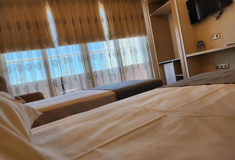 Chambre Familiale, Nanda