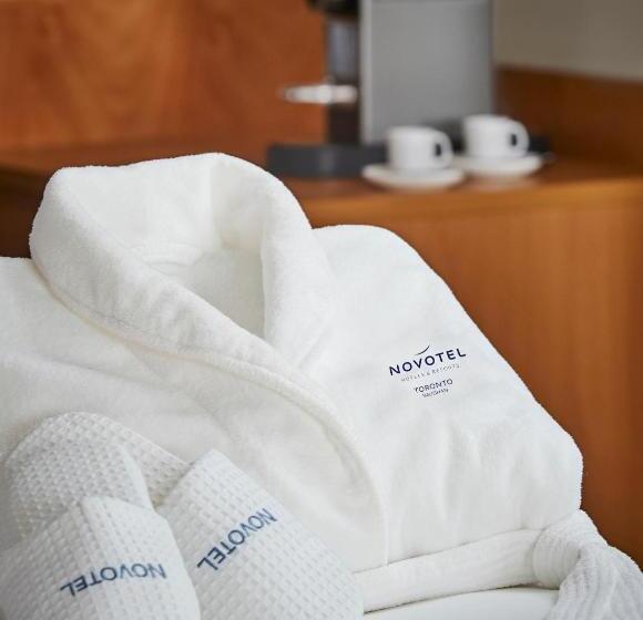 חדר אקזקיוטיב עם מיטת קווין, Novotel Toronto Vaughan Centre