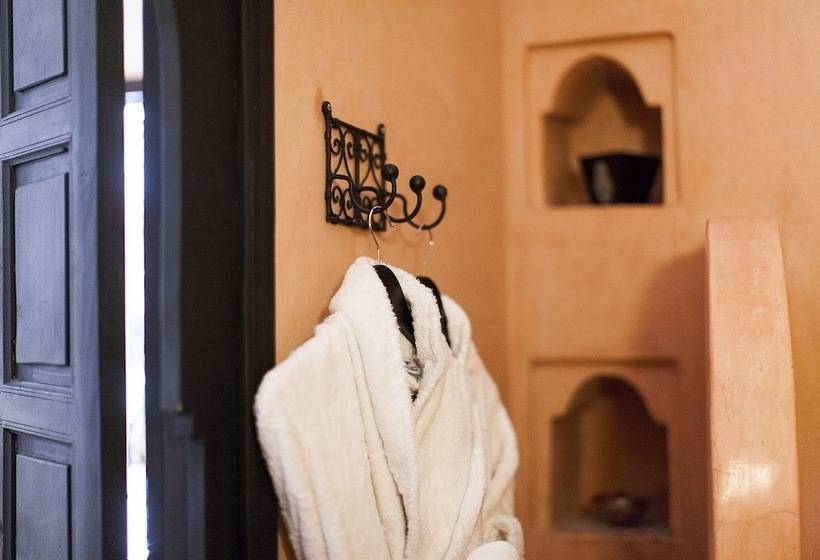 اتاق سوپریور سه تخته, Dar Sohane
