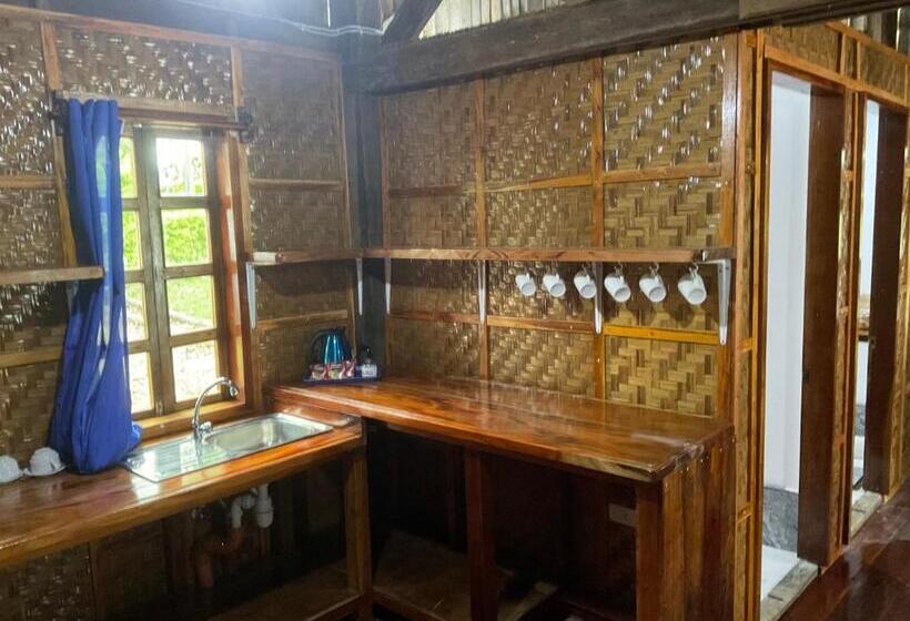 بانگلوی استاندارد, Rainbow Bay Beach & Dive Resort