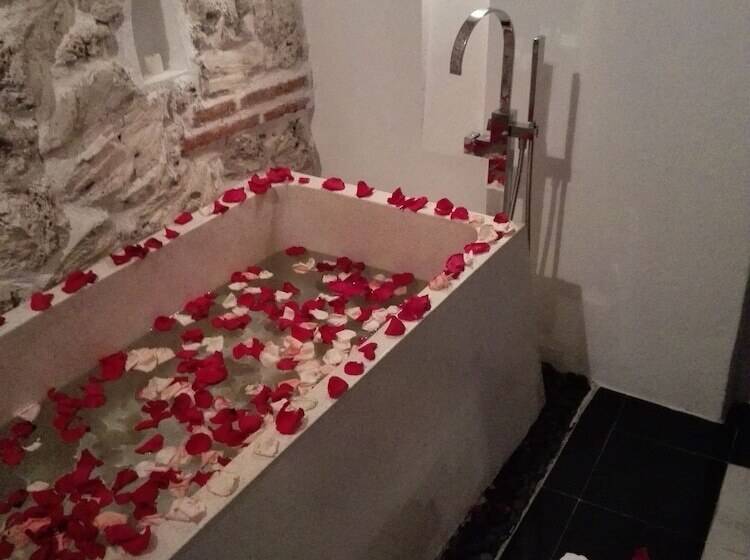 سوییت سوپریور, Aguamarina Boutique