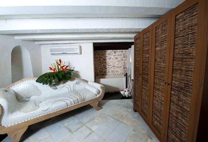 سوییت سوپریور, Aguamarina Boutique