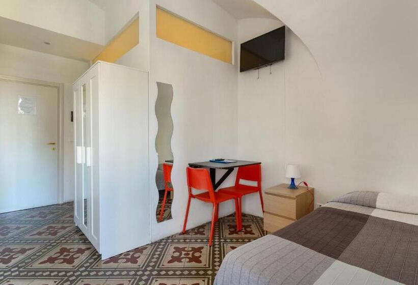 اتاق استاندارد سه تخته با چشم‌انداز, Da Gianni E Lucia Rooms With Bathroom In The City Center