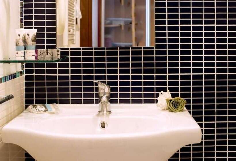 اتاق استاندارد سه نفره, Mercure Olbia