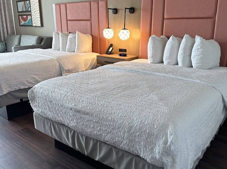 اتاق استاندارد با چشم‌انداز دریا, Hampton Inn Virginia Beachoceanfront South