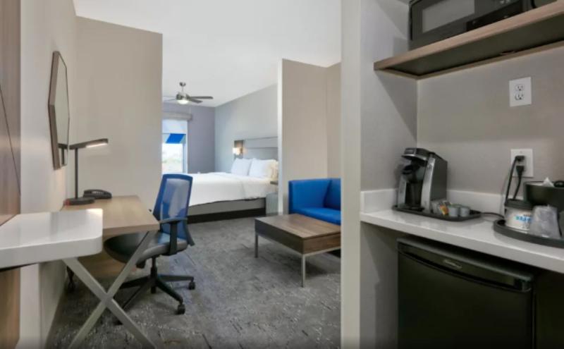 キングサイズベッドのスイートルーム, Holiday Inn Express & Suites North Dallas At Preston, An Ihg