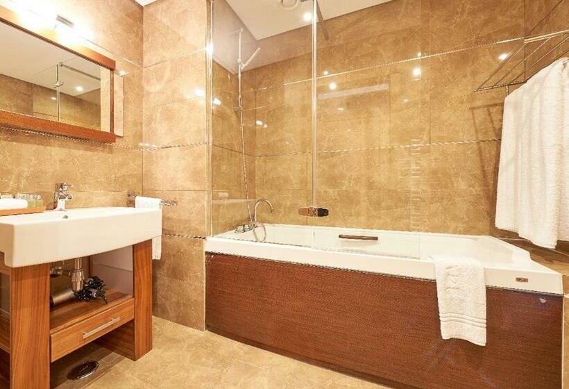 آپارتمان 1 خوابه با چشم‌انداز استخر, Cascade Wellness Resort