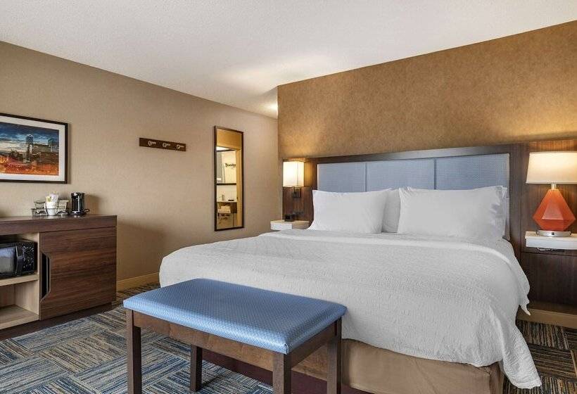 キングサイズベッドのスタンダードルーム, Hampton Inn Greenfield
