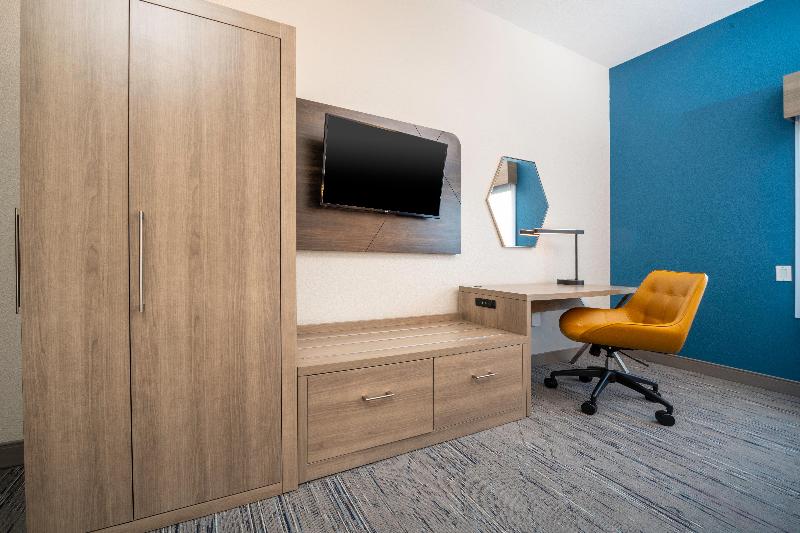 Номер Стандарт Кровать Кинг Адаптированный для Инвалидов, Holiday Inn Express And Suites Atlanta Johns Creek, An Ihg