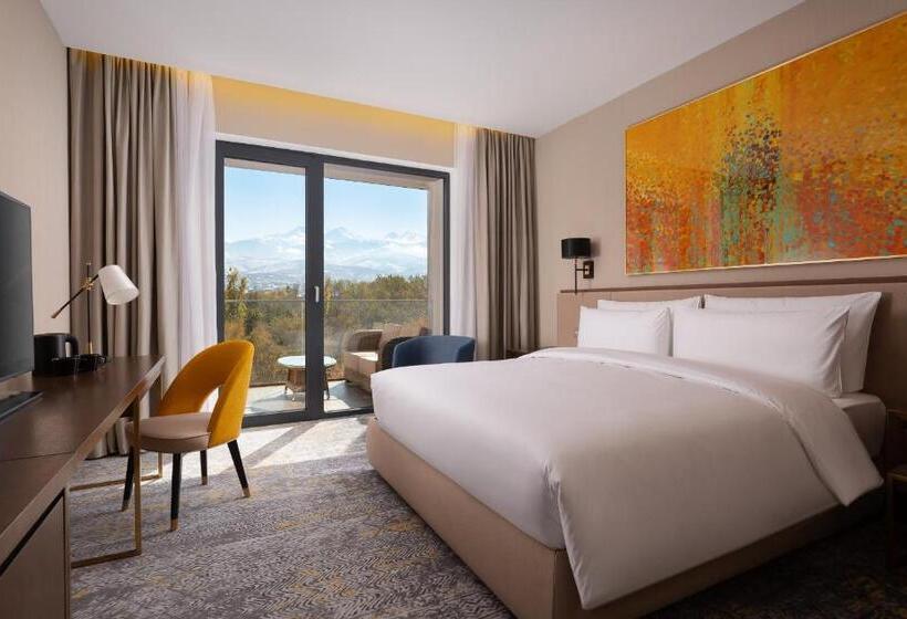 클래식 룸 킹 침대, Swissôtel Wellness Resort Alatau Almaty