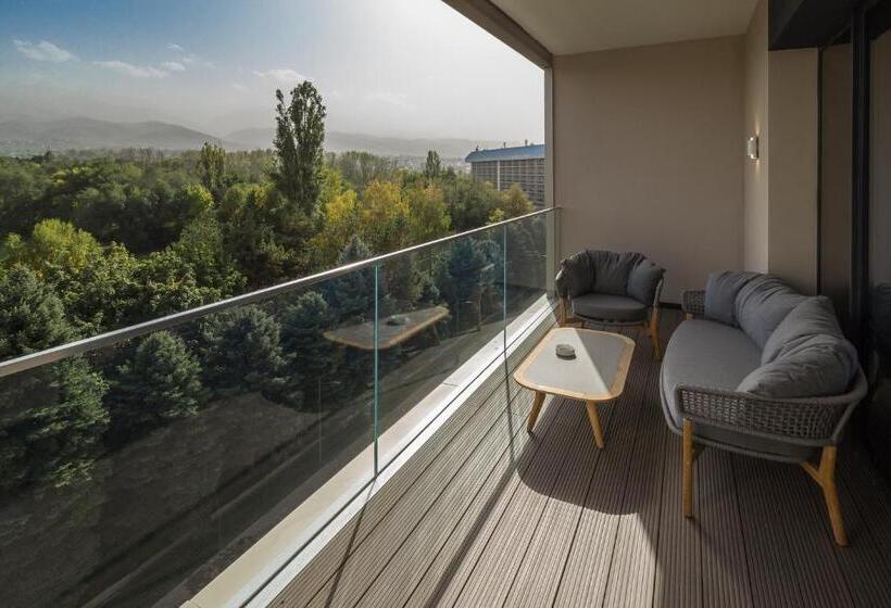 이그제큐티브 주니어 스위트, Swissôtel Wellness Resort Alatau Almaty