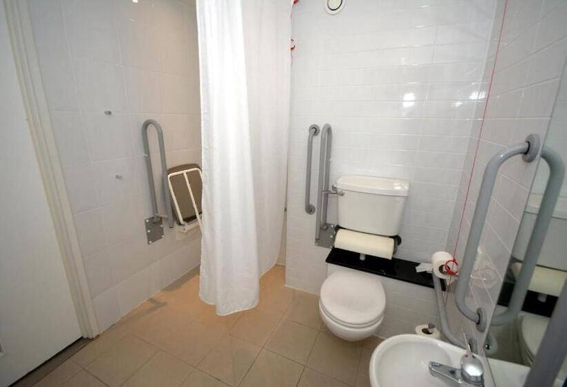 Номер Стандарт Адаптированный для Инвалидов, Holiday Inn Express Sheffield City Centre By Ihg