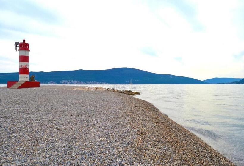 اتاق لوکس, Tivat Apartments