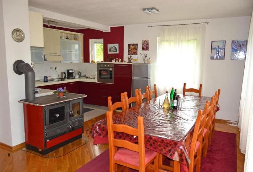 اتاق استاندارد با چشم‌انداز کوهستان, Tivat Apartments