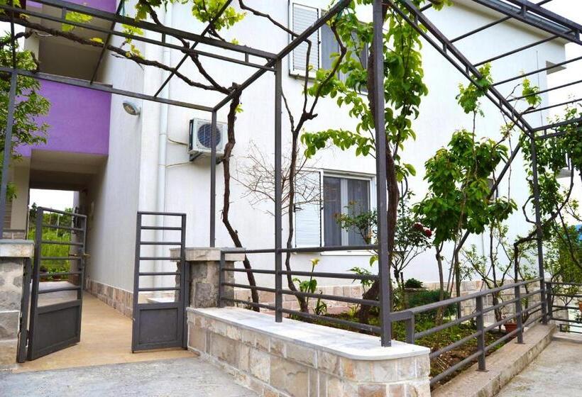 اتاق استاندارد با چشم‌انداز کوهستان, Tivat Apartments