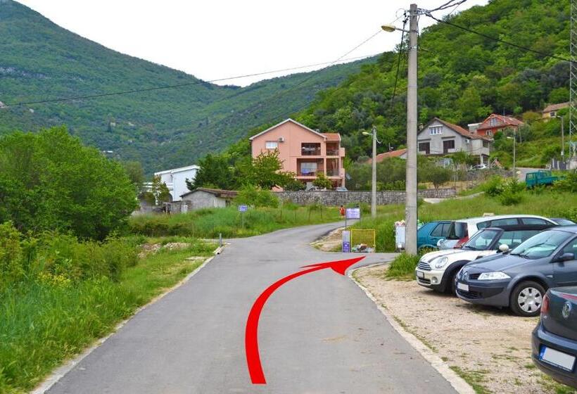 اتاق استاندارد با چشم‌انداز کوهستان, Tivat Apartments