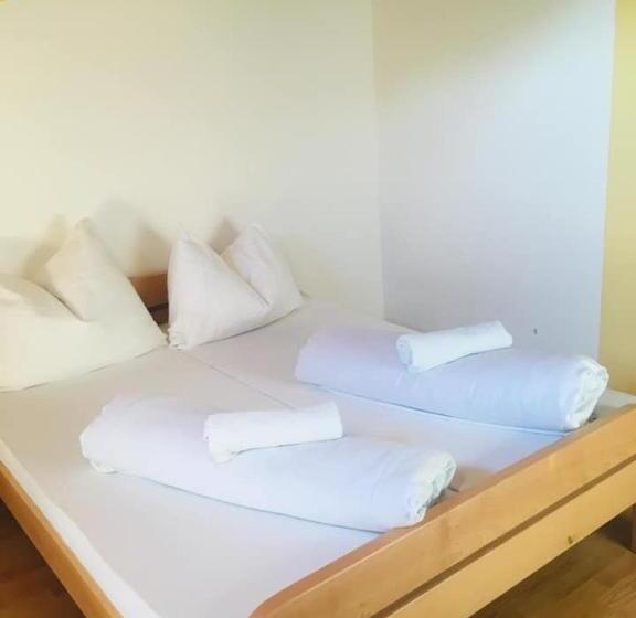 اتاق استاندارد چهار تخته, Omladinski Hotel Rostovo