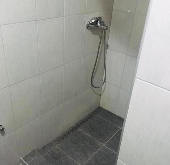 اتاق ساده سه‌ نفره, Omladinski Hotel Rostovo
