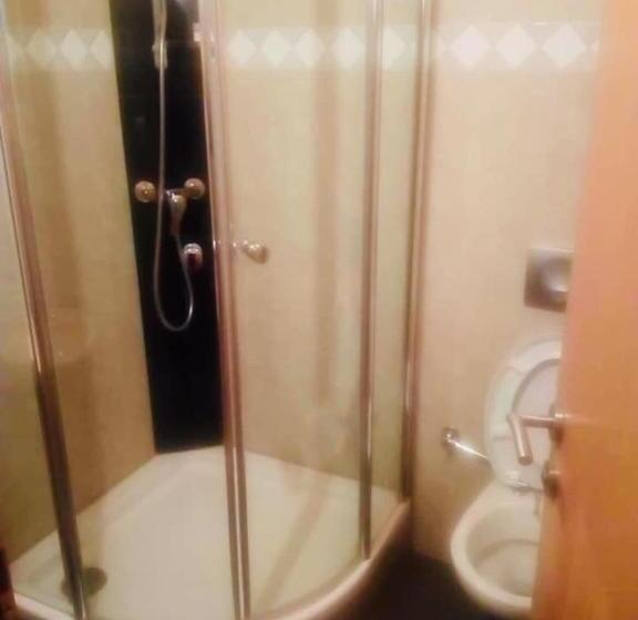 اتاق ساده سه‌ نفره, Omladinski Hotel Rostovo