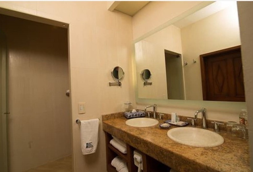 جناح جونيور, Boutique Casona De La China Poblana