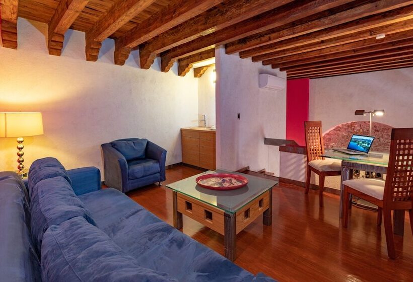 جناح جونيور, Boutique Casona De La China Poblana