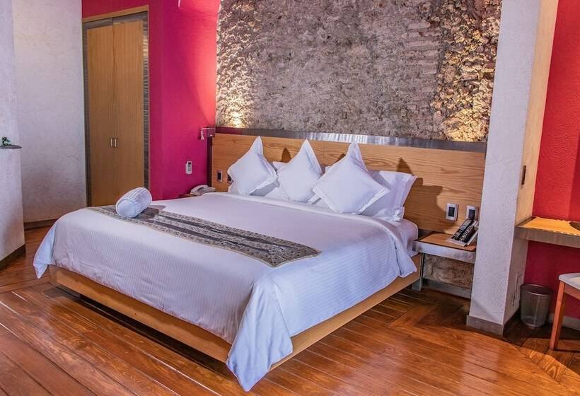 جناح جونيور, Boutique Casona De La China Poblana