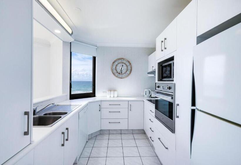 Superior 2-bedroom flat with sea view, The Breakers