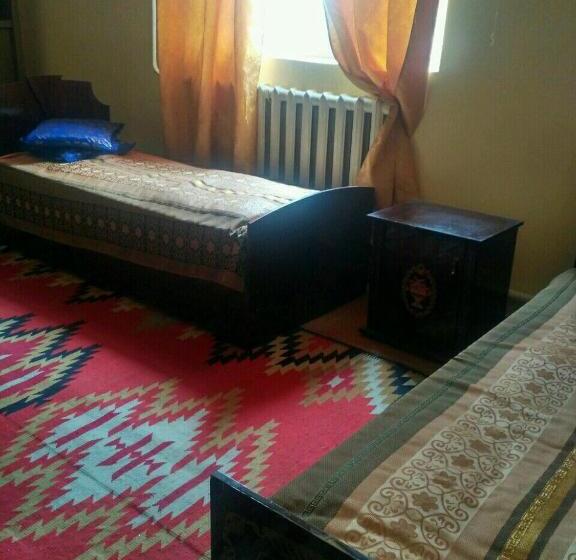 اتاق استاندارد سه نفره, Western House