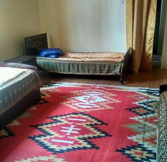 اتاق استاندارد سه نفره, Western House