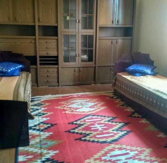اتاق استاندارد سه نفره, Western House