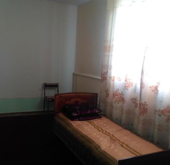 اتاق استاندارد یک نفره, Western House