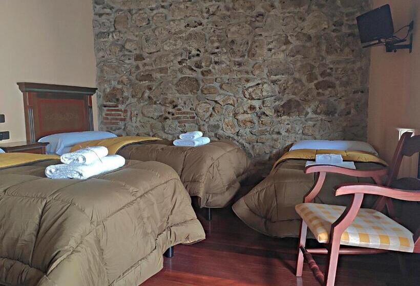 스탠다드 트리플 발코니 룸, Posada De Candelario