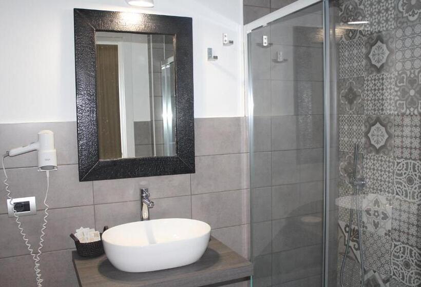 اتاق استاندارد یک نفره, Miramare