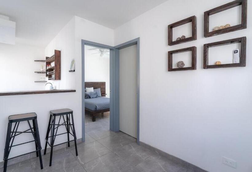 标准工作室, Collins Village Hotel Boutique