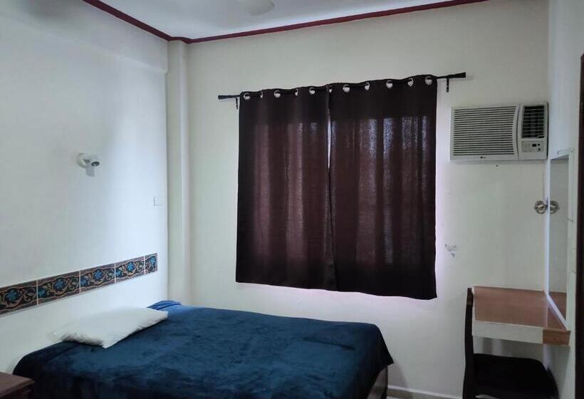 اتاق اکونومی, Casa Veintitres