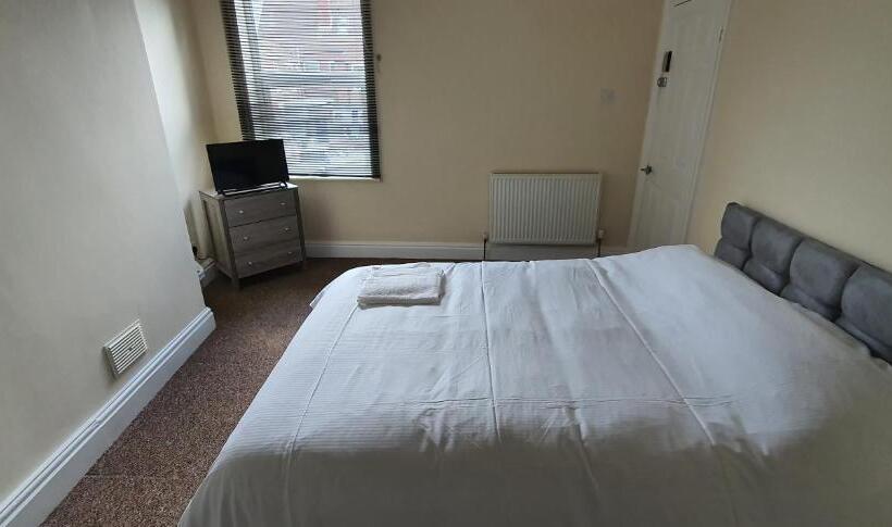 Номер Стандарт, Apartment In Central Doncaster