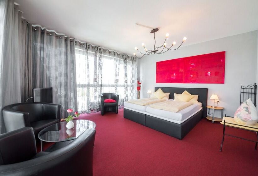Четырехместный Номер Стандарт, Europa Hotel Garni Free Parking