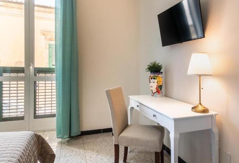 اتاق لوکس, Guest House Aurispa