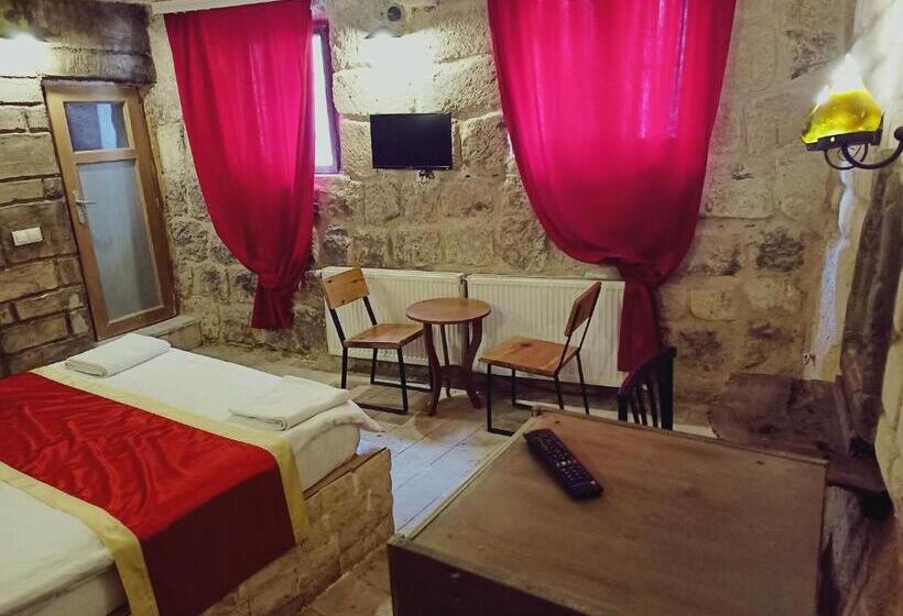이코노미 룸, Stone Age Cappadocia