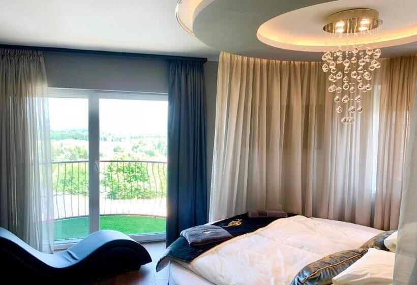 سوئیت با وان آب گرم, Love And Dream élményvilla