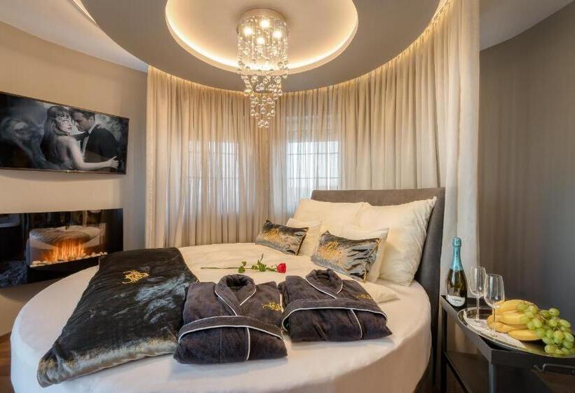 سوئیت با وان آب گرم, Love And Dream élményvilla