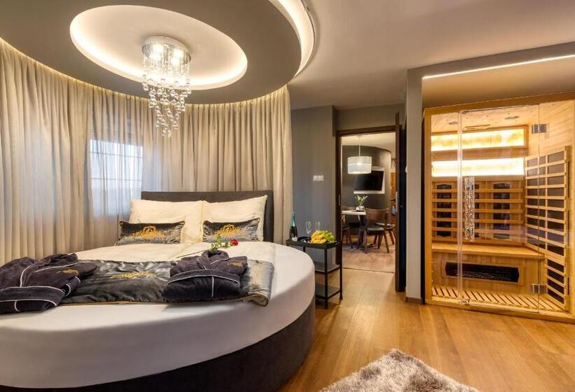 سوئیت با وان آب گرم, Love And Dream élményvilla