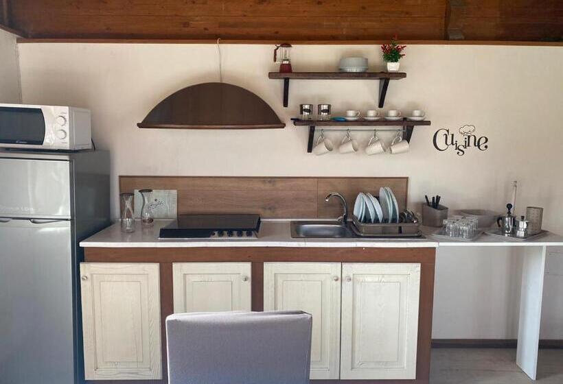 Quarto Deluxe, Sweet Home