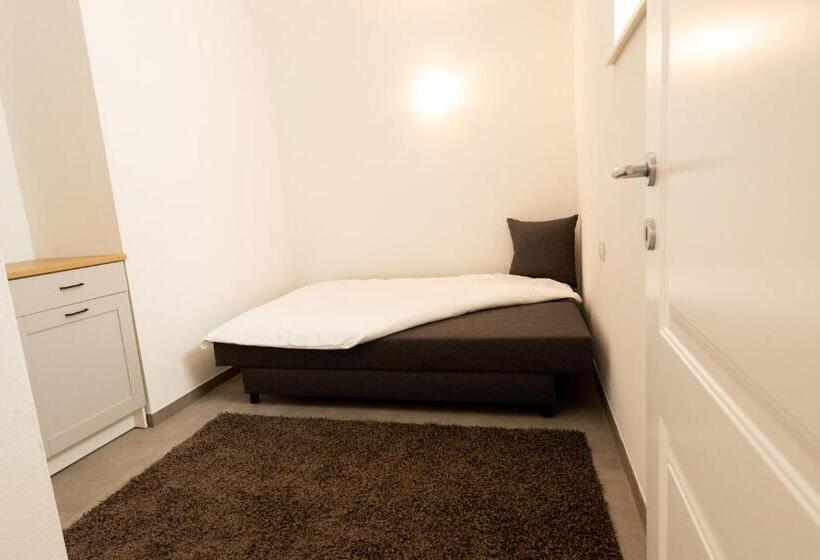 اتاق استاندارد سه نفره, Alpencity Suites